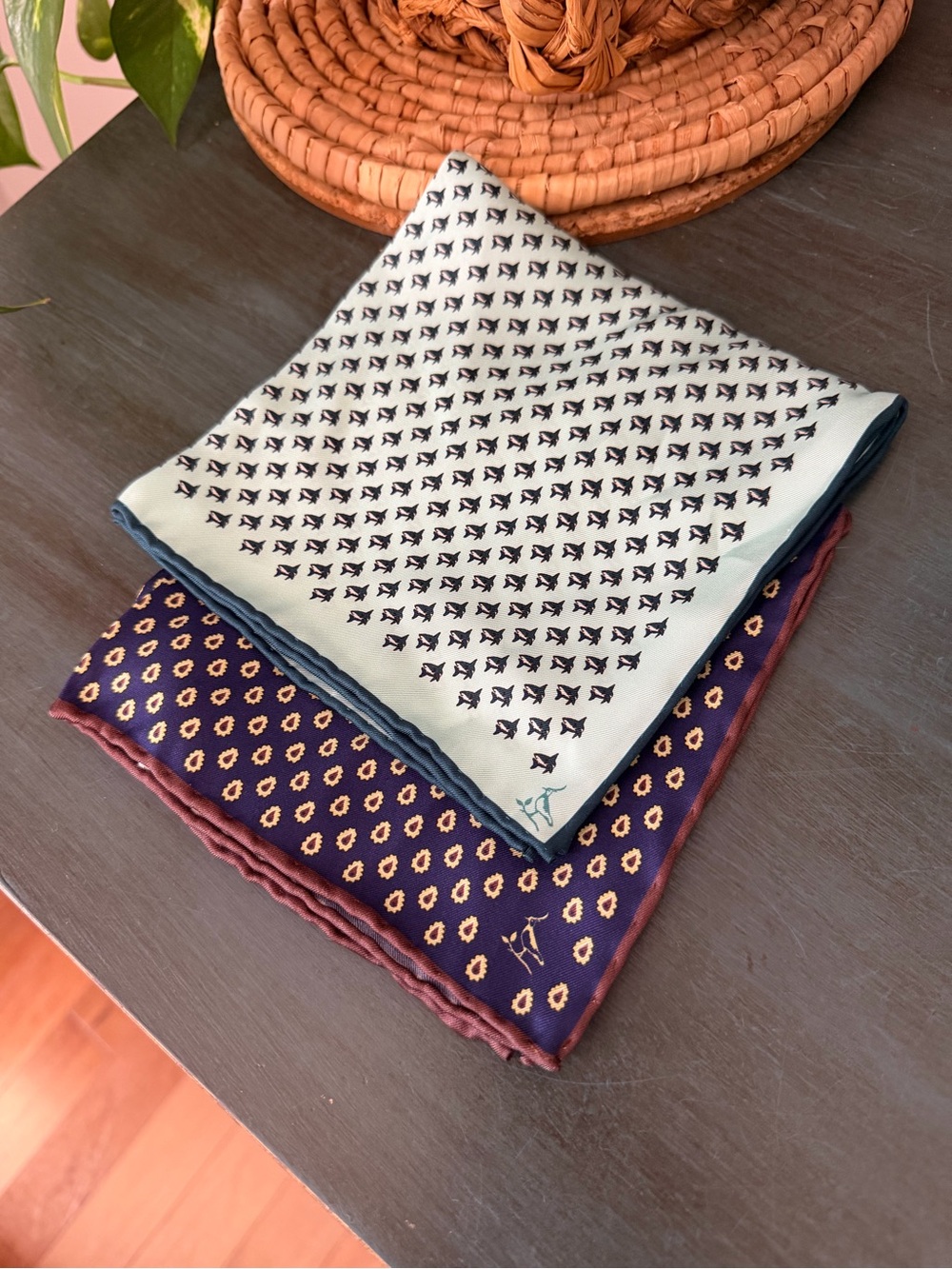 Charles Tyrwhitt jermyn street London 

Silk Men’s pocket squares